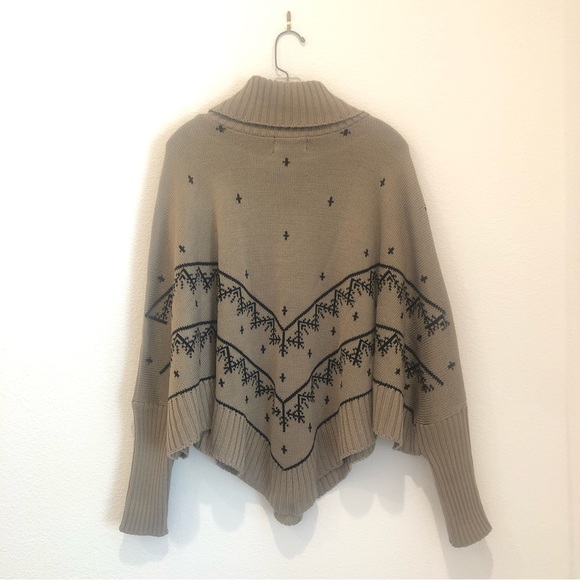 NWT Loana Lady Boutique Tribal Poncho Sweater Tan Black One Size - Picture 6 of 6